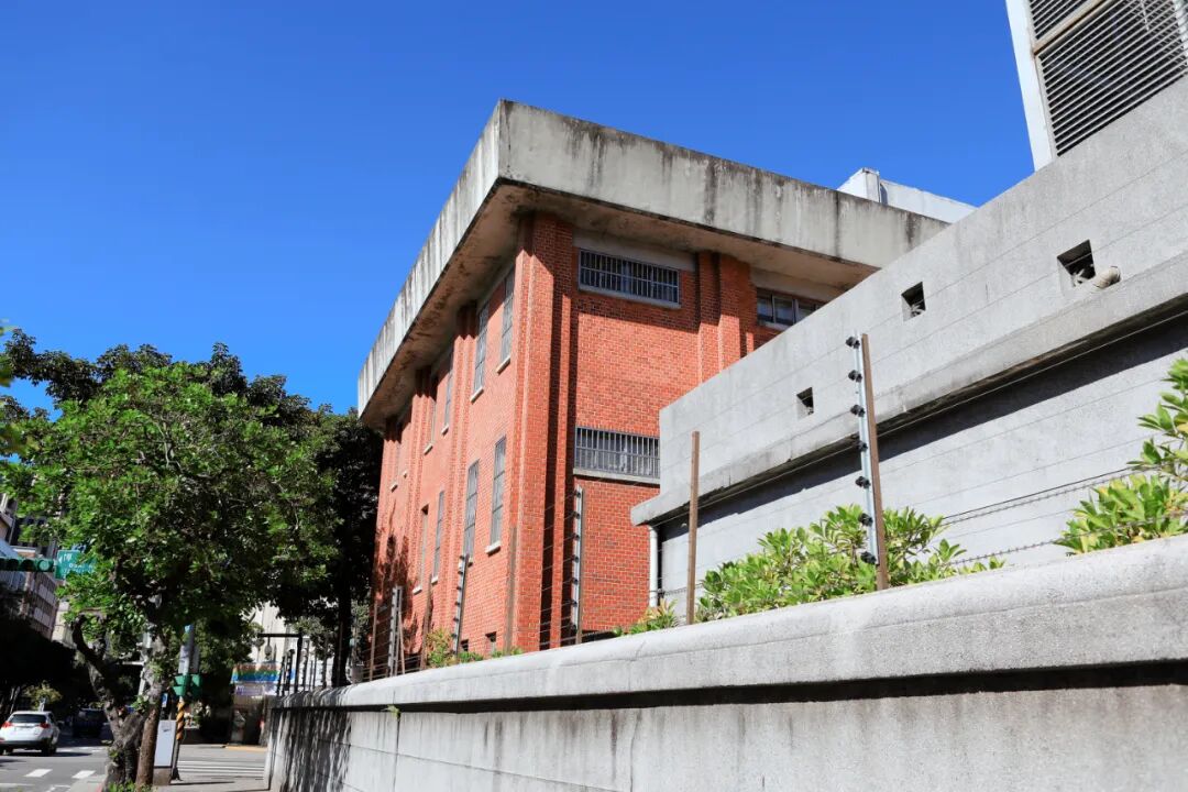 Picturesque pathway or courtyard at Soochow University, inviting exploration.