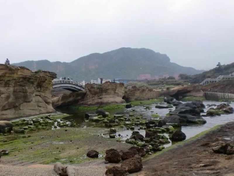 Sea-eroded groove with a bridge