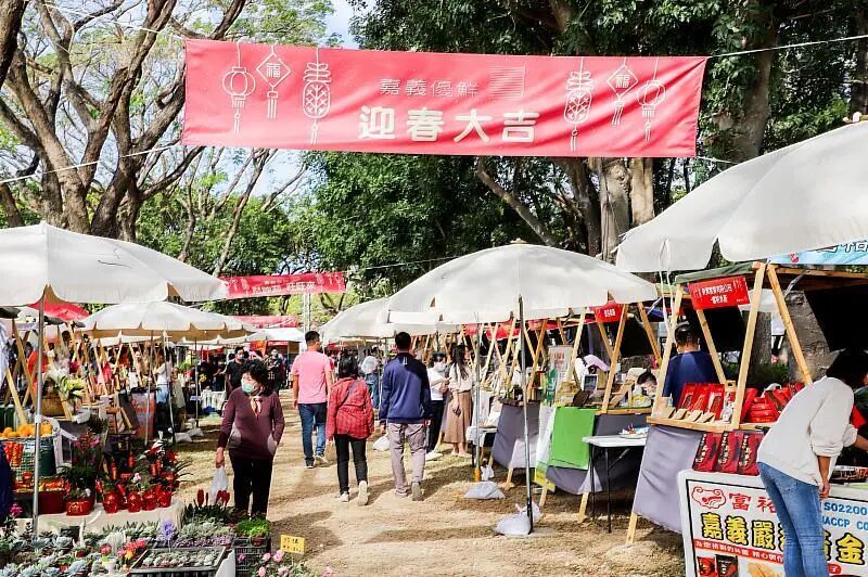 Chiayi Central Plaza, a vibrant Taiwanese Lunar New Year market scene