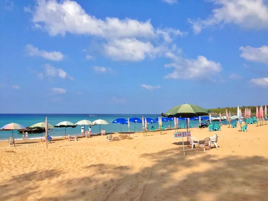 Pristine white sands and clear blue waters of Baishawan Beach in Kenting