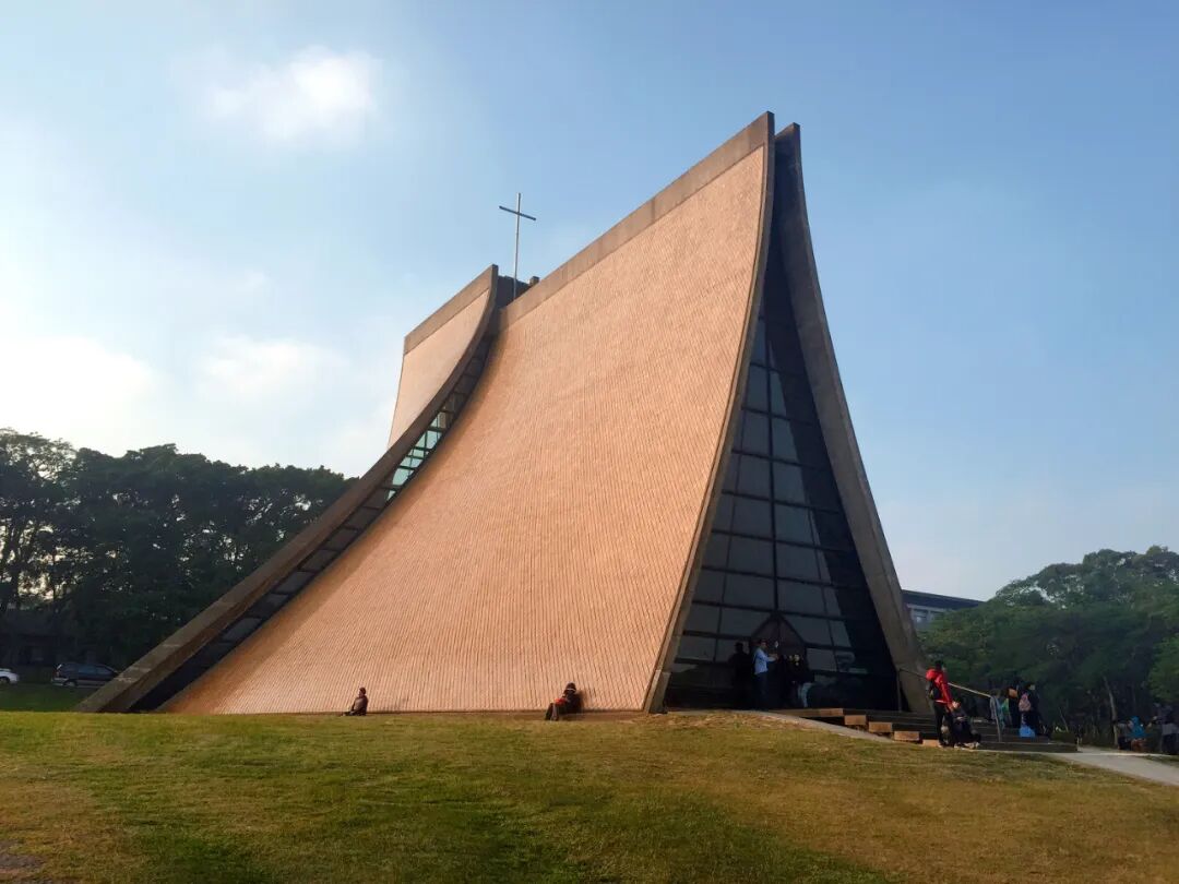 Luce Memorial Chapel Bathed in Golden Sunset The iconic Luce Memorial Chapel at Tunghai University glowing beautifully under a warm sunset sky.