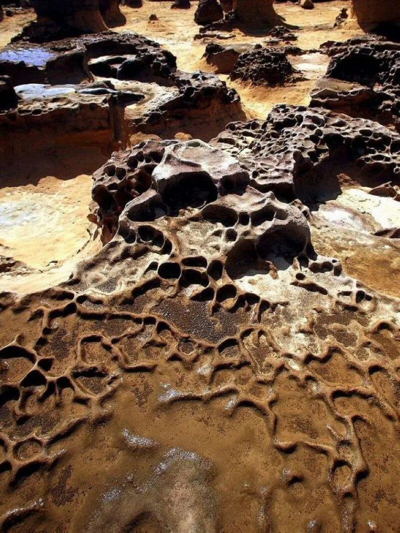 Weathering window rock formation