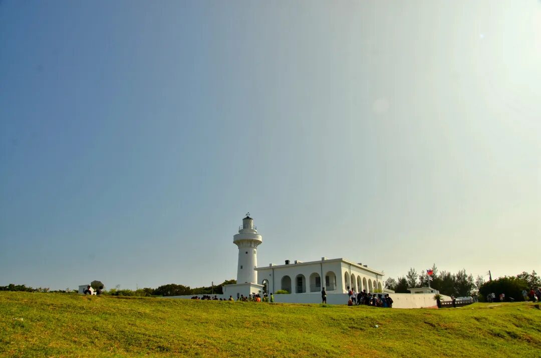 Close-up of the Eluanbi Lighthouse, a symbol of Kenting's rugged beauty