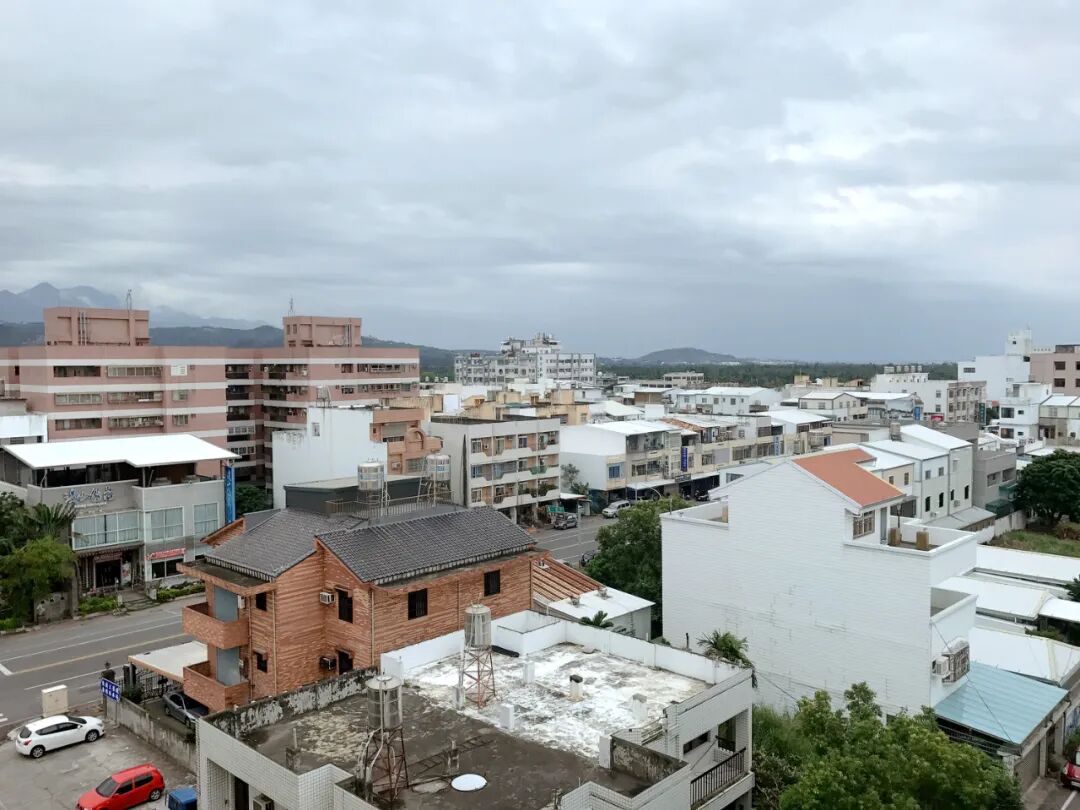 Lobby of a hotel in Taitung, offering comfortable seating and refreshments.