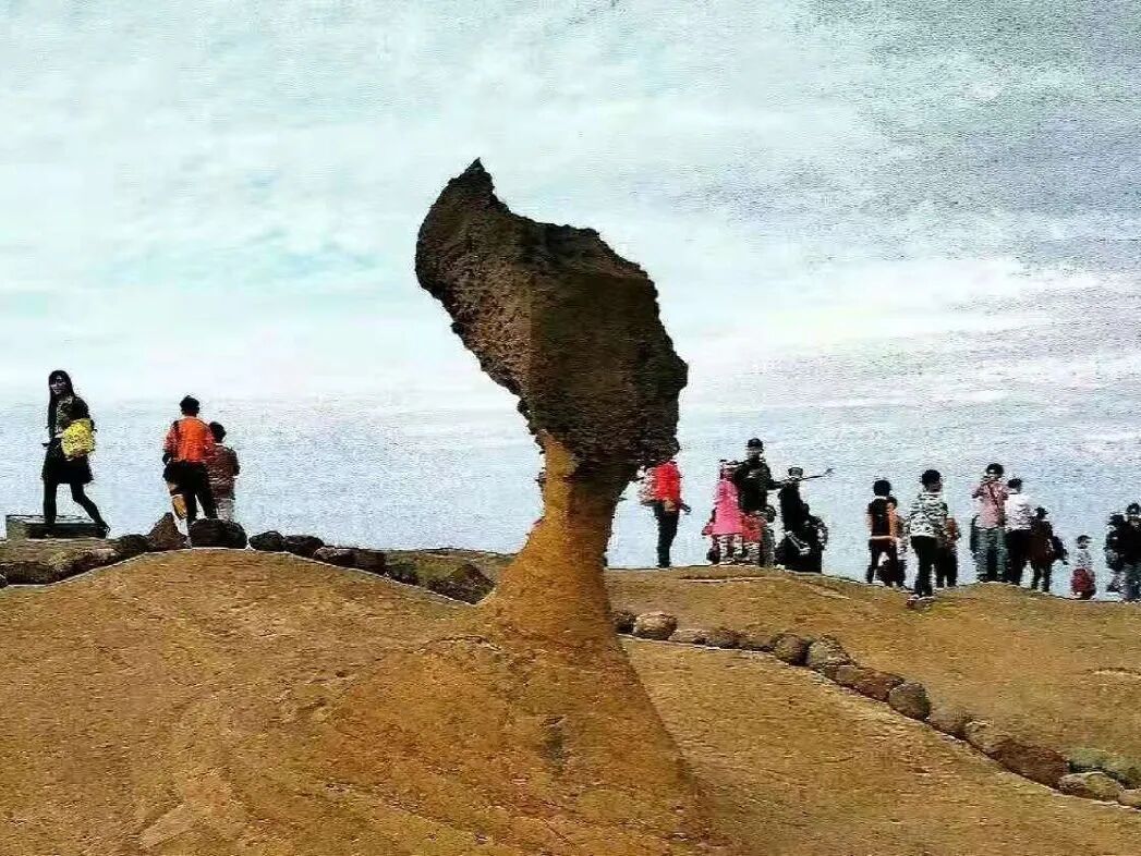 Iconic Queen's Head rock formation