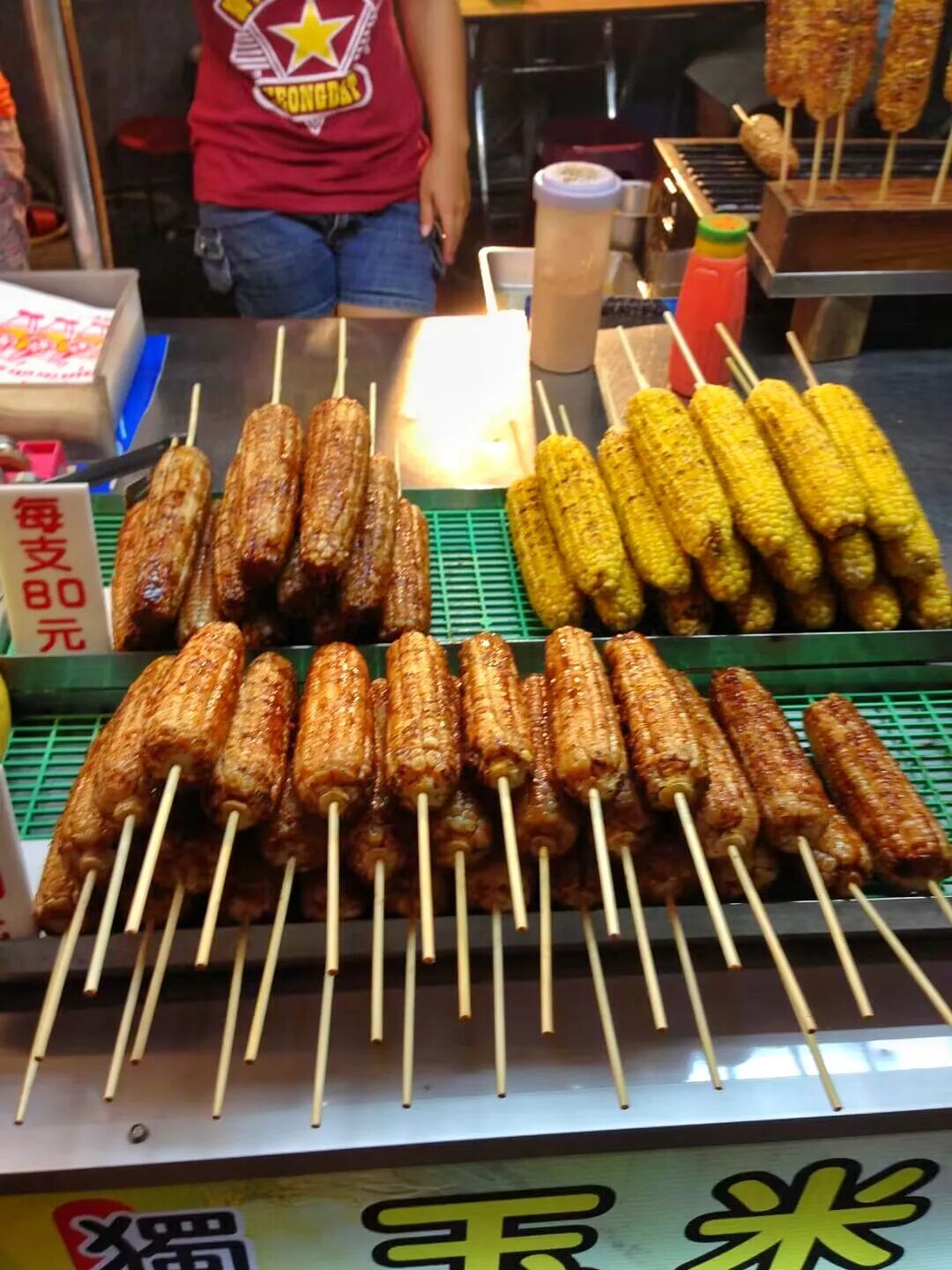 Crowds gathered around a street performance at Kenting Night Market