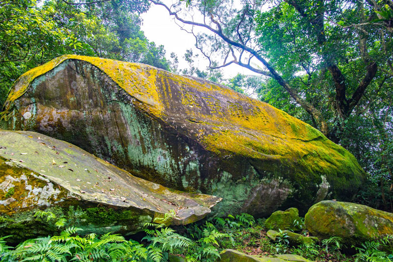 Xiong Zhen Man Yan Stele on Caoling Historic Trail