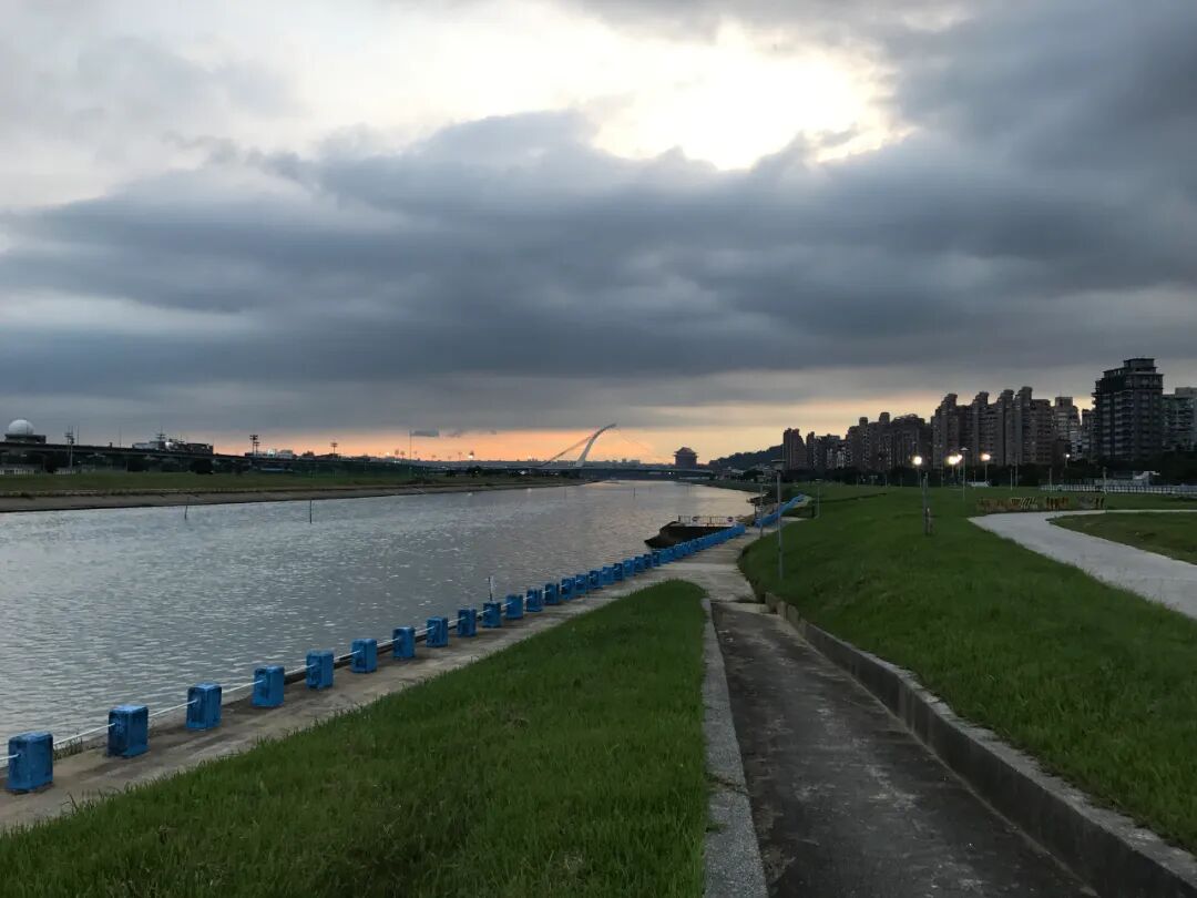Pathway along Keelung River, Taipei
