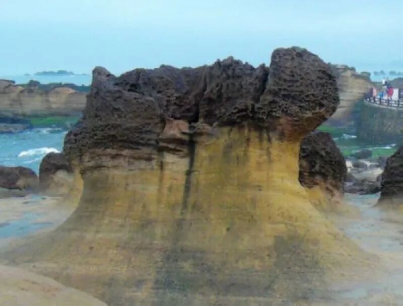 Neckless mushroom rock formation
