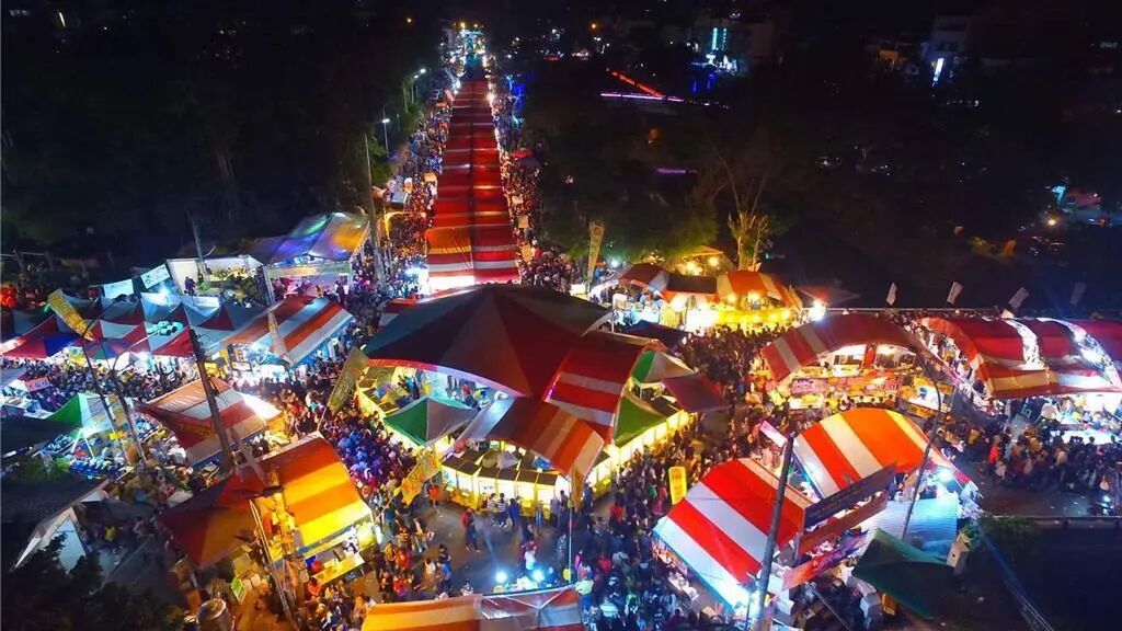 Pingtung Chaozhou Spring Festival Market, a vibrant Taiwanese Lunar New Year market scene at night