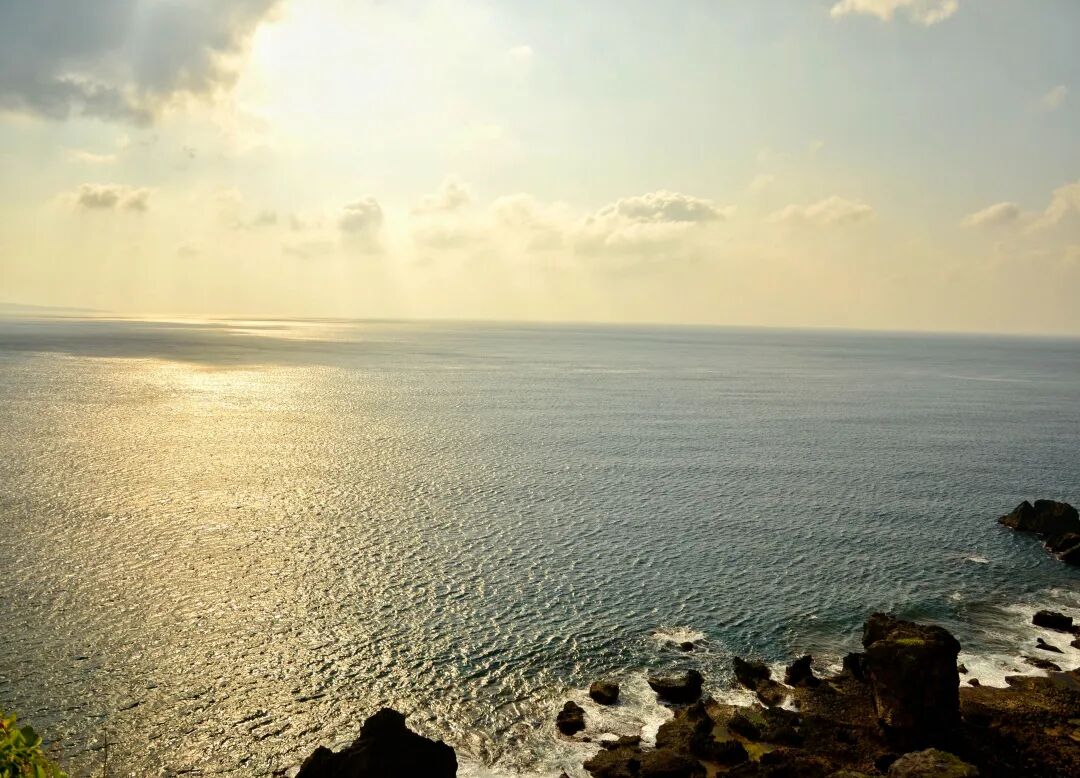 Overhead view of Maobitou Park's jagged coastline and clear blue waters