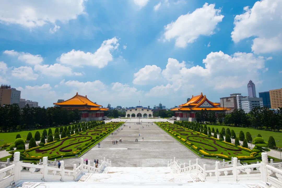 Peaceful CKS Memorial Hall Gardens A serene view of the gardens and pathways within the Chiang Kai-shek Memorial Hall complex.