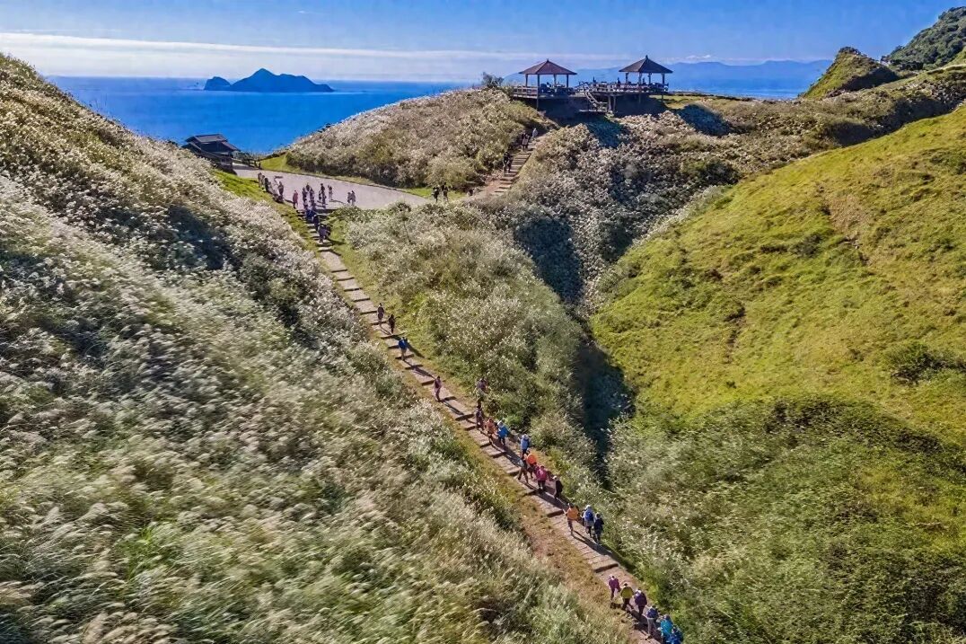 Scenic Caoling Historic Trail silvergrass landscapes