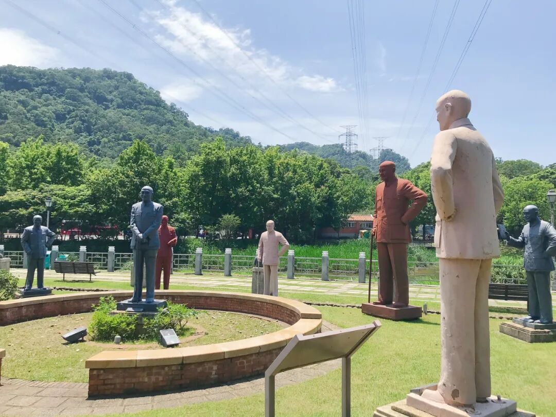 A detailed close-up of a bronze Chiang Kai-shek statue, highlighting its craftsmanship and solemn demeanor.