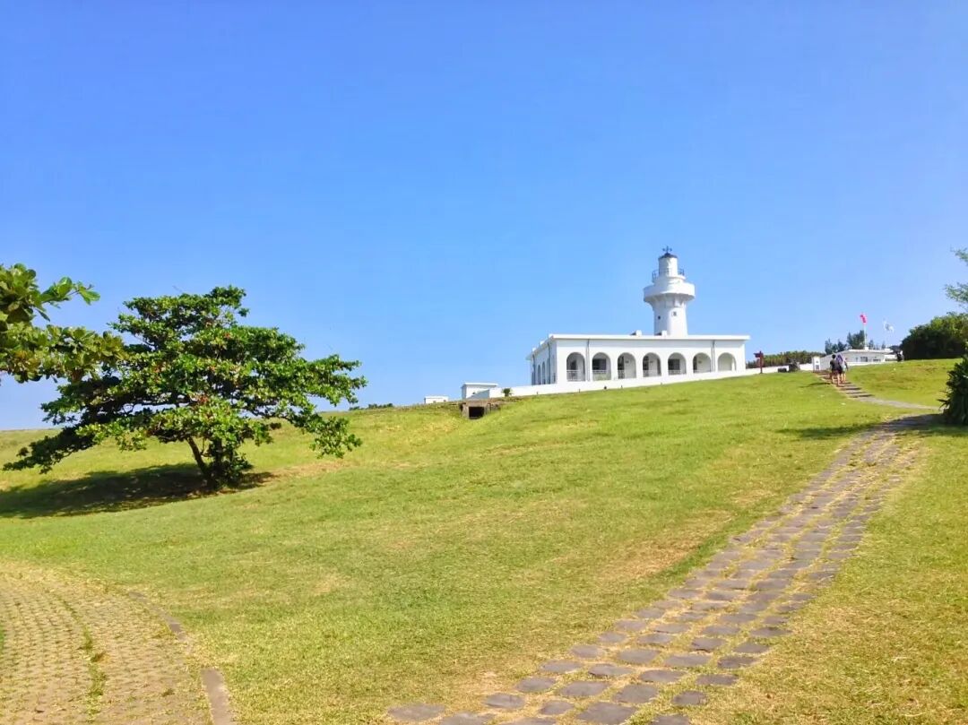 Eluanbi Lighthouse standing proudly on the cliff overlooking the ocean
