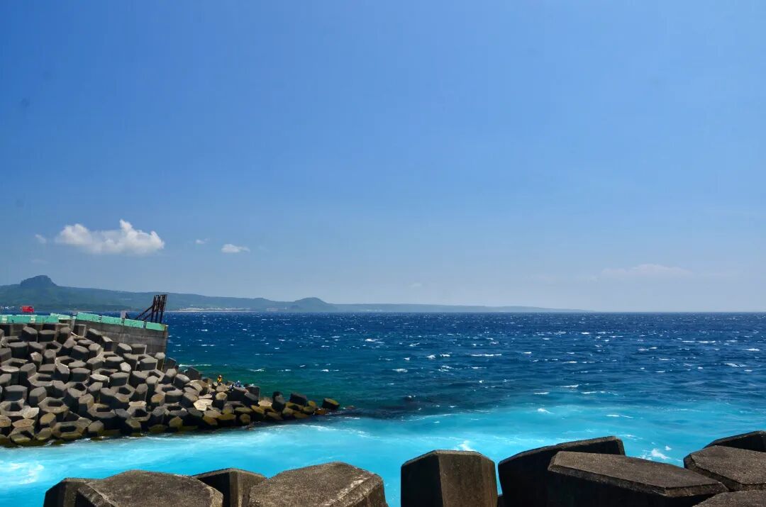 Stunningly clear and vibrant blue ocean water at Houbihu, almost unbelievable