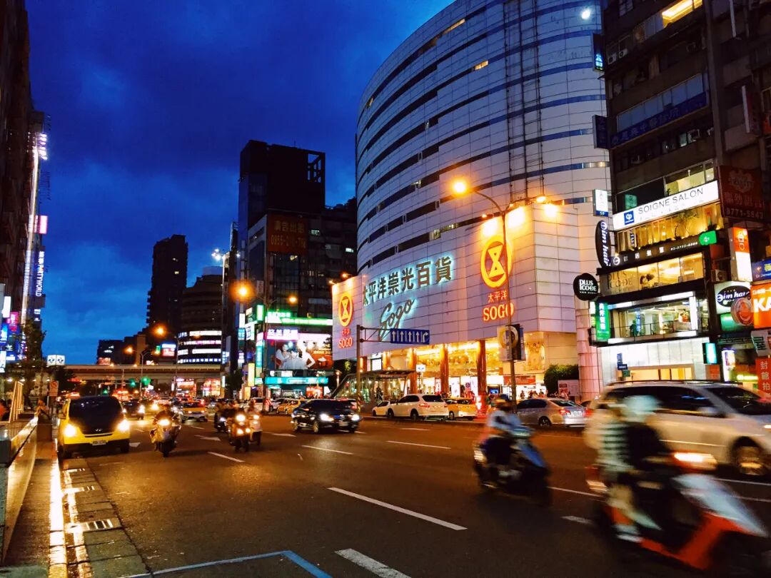 Iconic Taipei 101 view from Sun Yat-sen Memorial Hall plaza.