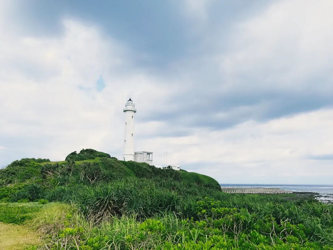 Stunning turquoise ocean waters of Green Island, with a distant coastline.