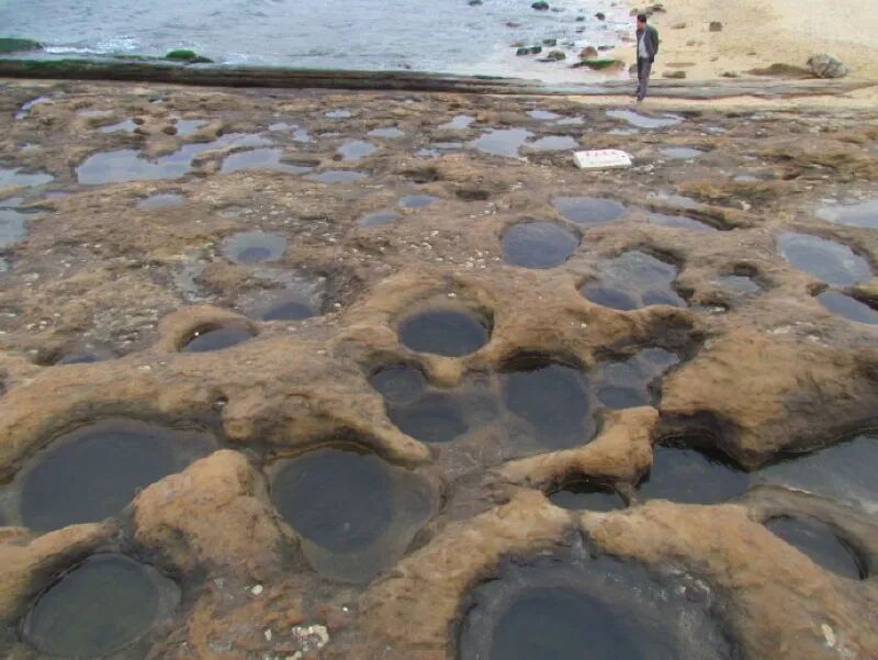 Dissolution pans resembling extraterrestrial terrain