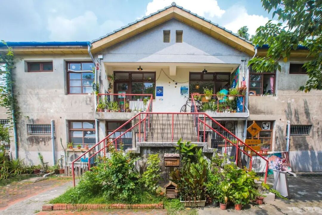 Guangfu New Village vibrant market