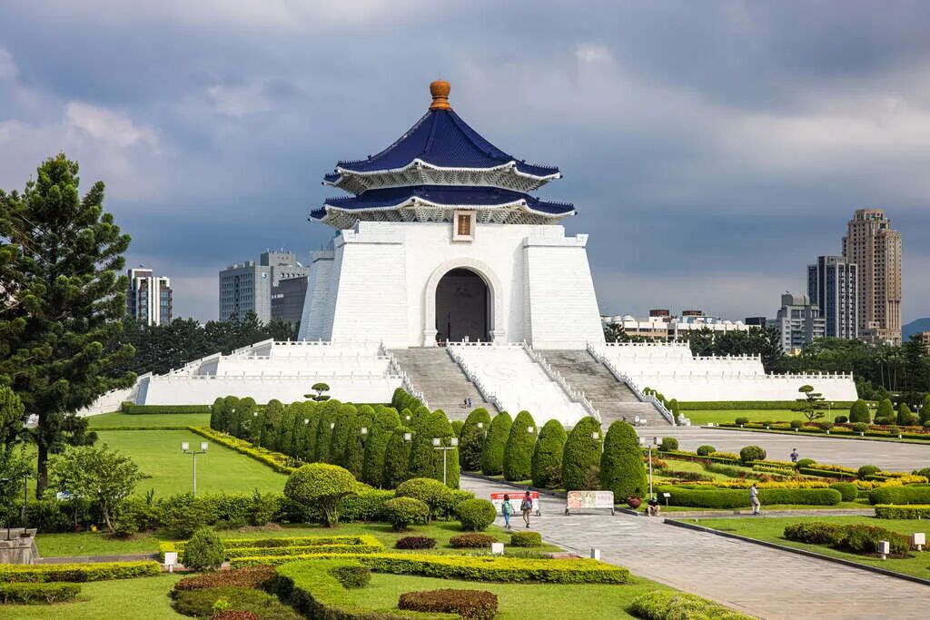 Chiang Kai-shek Memorial Hall: A Taipei Icon A grand view of the Chiang Kai-shek Memorial Hall in Taipei, featuring its iconic blue roof and white walls.